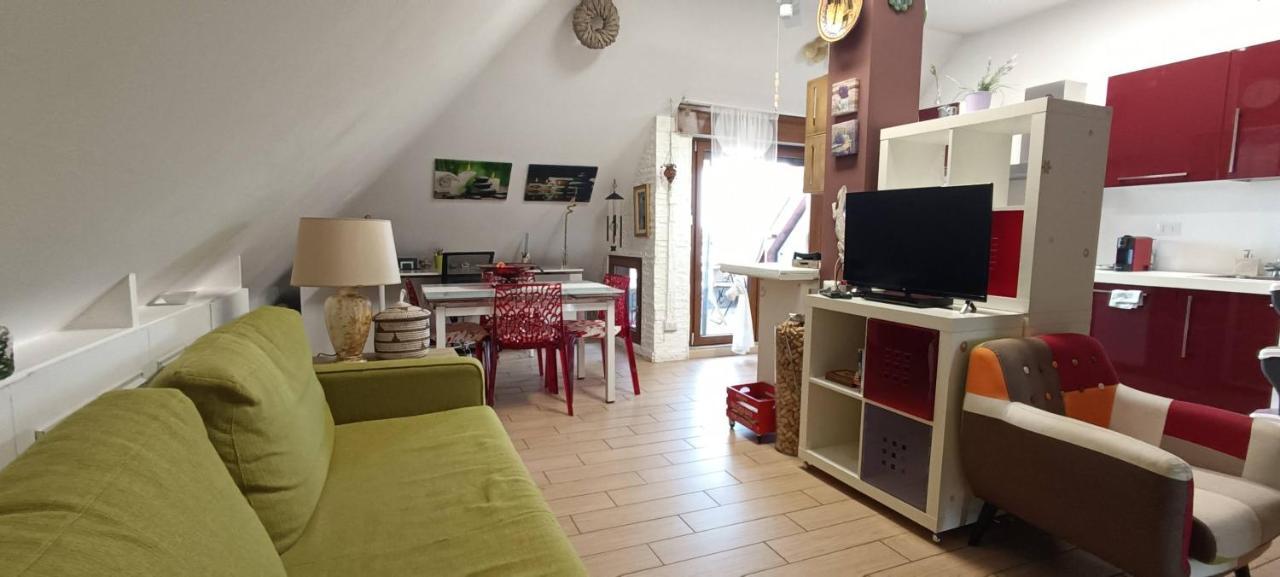 La Mansarda Di Pero Con Terrazza Apartment Exterior photo
